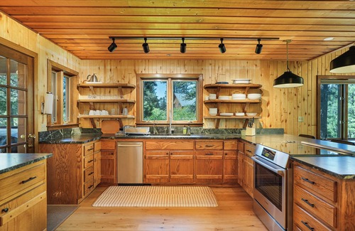 Purgatory Cabin | Modern 3BR Alpine Cabin, Mtn Views, Deck, Nearby Lakes and Purgatory Skiing