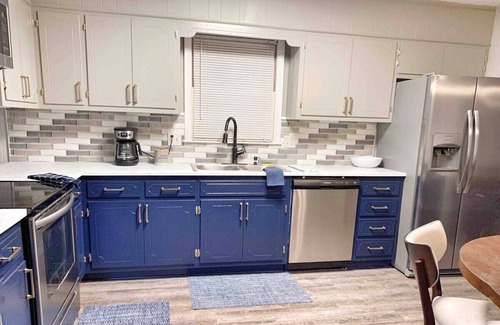Decatur House | Modern 3BR Family Retreat Pool Table Fire Pit Pets Welcome