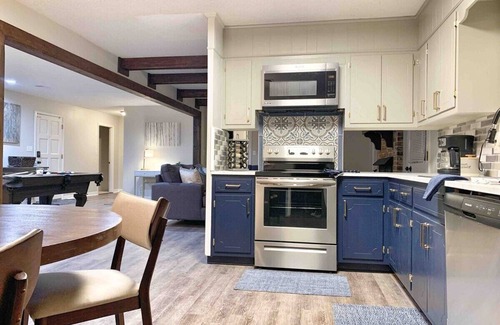 Decatur House | Modern 3BR Family Retreat Pool Table Fire Pit Pets Welcome