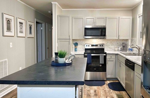 Decatur House | Modern 3BR Family Retreat Fire Pit Pet Friendly