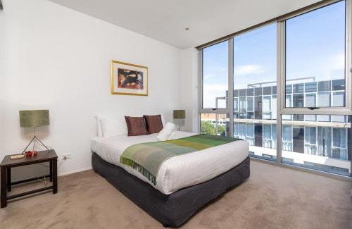 Capital Hill Apartment | Modern 3BR Home 5 mins away from Parliament House - Hosted by Canstay