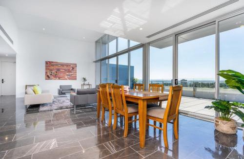 Capital Hill Apartment | Modern 3BR Home 5 mins away from Parliament House - Hosted by Canstay