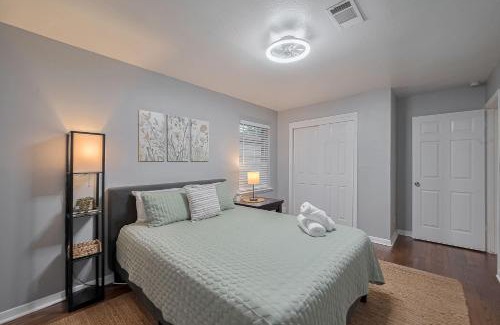 Spring Branch East House | Modern 3BR Home in Spring Branch