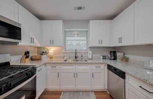 Spring Branch East House | Modern 3BR Home in Spring Branch