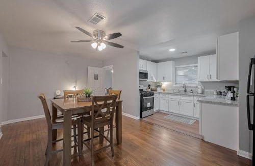 Spring Branch East House | Modern 3BR Home in Spring Branch