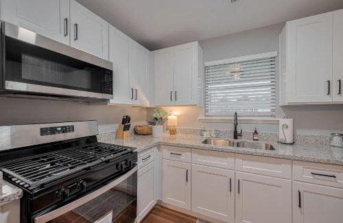 Spring Branch East House | Modern 3BR Home in Spring Branch