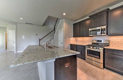 Rosenberg House | Modern 3BR Home w/Fenced Backyard - Across from Brazos Town Center