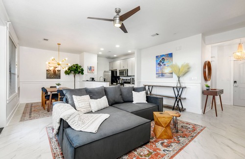 Jonestown Condo | Modern 3BR Lakeview Villa @ The Hollows Resort