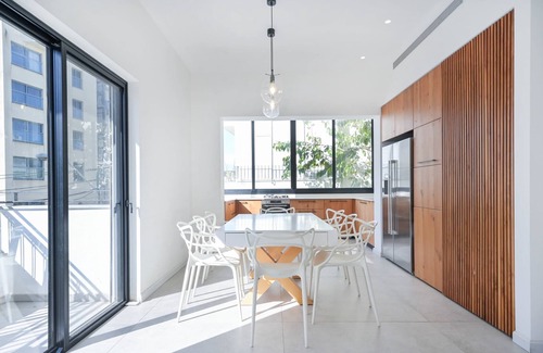 Old North Apartment | Modern 3BR Next to Gordon by HolyGuest