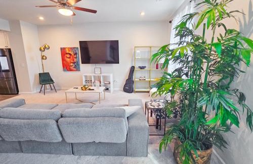 Cary House | Modern 3BR Townhouse Near RDU & Hospitals