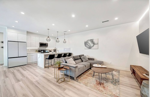 Reseda House | Modern 3BR W/King Bed, Gated Pool & BBQ Oasis