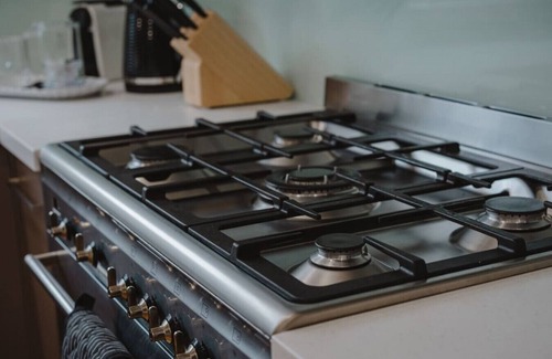 Waramanga House | Modern 3BR with beautiful gardens in Waramanga