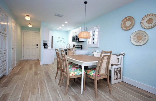 Shell Harbor Condo | Modern 3rd story beachfront condo on Sanibel Island - Sandalfoot 2D3