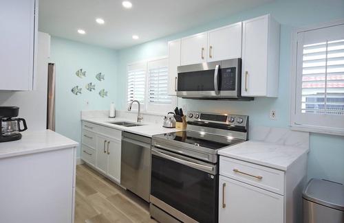 Shell Harbor Condo | Modern 3rd story beachfront condo on Sanibel Island - Sandalfoot 2D3