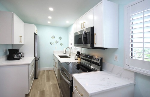 Shell Harbor Condo | Modern 3rd story beachfront condo on Sanibel Island - Sandalfoot 2D3