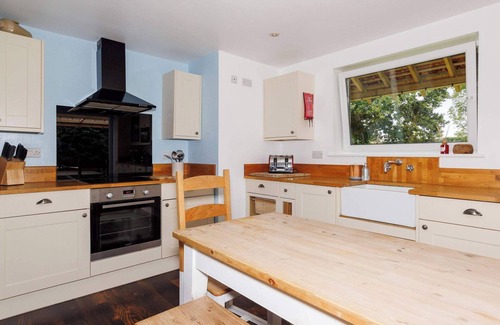 Birdham House | Modern 4-Bed Countryside Retreat with Garden