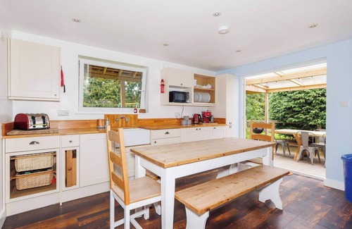 Birdham House | Modern 4-Bed Countryside Retreat with Garden