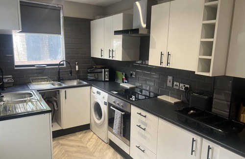 Sheffield House | Modern 4-Bed House with Free Parking