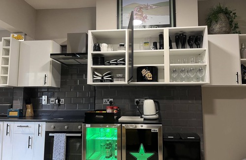 Sheffield House | Modern 4-Bed House with Free Parking