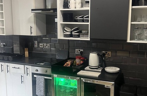 Sheffield House | Modern 4-Bed House with Free Parking