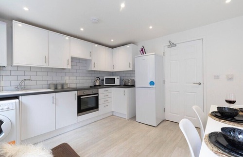 Cheltenham House | Modern 4 Bedroom 4 Bathroom Home in Cheltenham