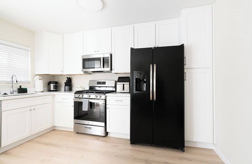 Henderson House | Modern 4-Bedroom Getaway – Close to Las Vegas Strip, LV Airport, & Lake Mead