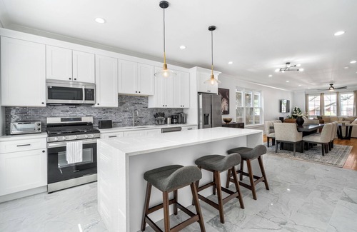 Chicago House | Modern 4-Bedroom Home – Newly Built - Sleeps 10!