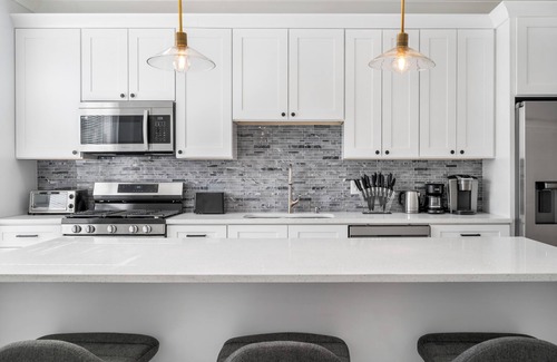 Chicago House | Modern 4-Bedroom Home – Newly Built - Sleeps 10!