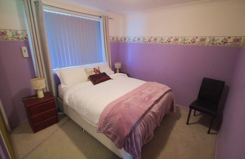 Lithgow House | Modern 4 bedroom home with Mountain views, contractors welcome.