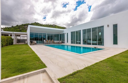Khao Tao Villa | Modern 4 Bedroom Pool Villa (PMKH-A6)