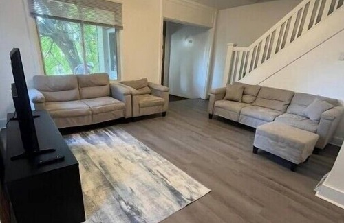 Squirrel Hill South House | Modern 4B Home in Sq Hill