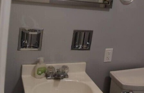 Squirrel Hill South House | Modern 4B Home in Sq Hill