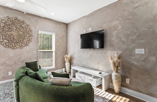Atlanta House | Modern 4BR/4BA Escape 10 Min to Downtown ATL