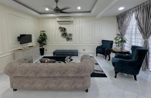 Kuala Lumpur House | Modern 4BR Melawati Mall, KL EastMall, Zoo Negara, UIA IIUM