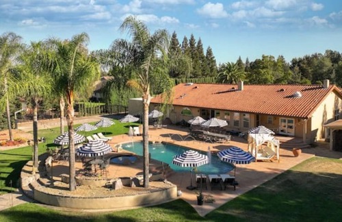 Elk Grove House | Modern 5 acres villa with phenomenal backyard!