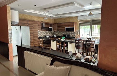 Amman Villa | Modern 500 sqm Villa - Strategically located over Airport highway - Family/Group