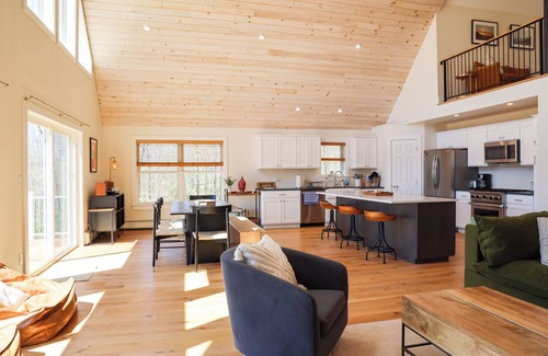 Haines Falls Ski Chalet | Modern 5BR Chalet in Tannersville w/Huge Deck & Epic Views on 5 Private Acres