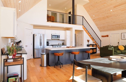 Haines Falls Ski Chalet | Modern 5BR Chalet in Tannersville w/Huge Deck & Epic Views on 5 Private Acres