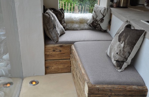 Finning Apartment | Modern amenities meet historical charm