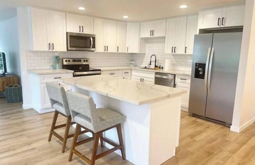 Bitter Lake House | Modern and bright 4 beds-easy commute to downtown!