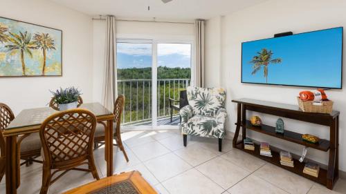 Tavernier House | Modern and Coastal Ocean Pointe 2307