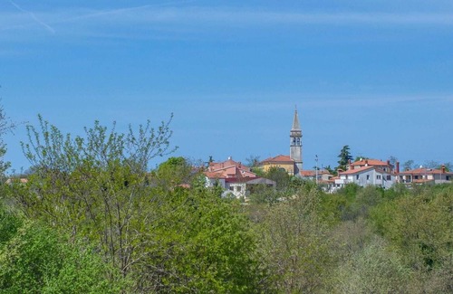 Nova Vas Other | Modern and comfortable apartment for 5 persons, with shared pool and garden