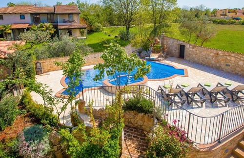 Nova Vas Other | Modern and comfortable apartment for 5 persons, with shared pool and garden