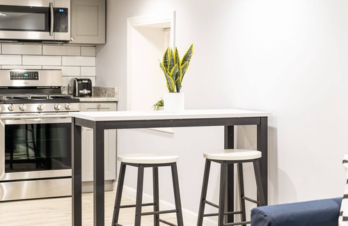 Logan Square Apartment | Modern and Comfy 1BR Apartment in Logan Square!