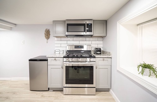 Logan Square Apartment | Modern and Comfy 1BR Apartment in Logan Square!