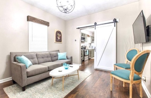 Hannibal House | Modern and comfy home five minutes from downtown