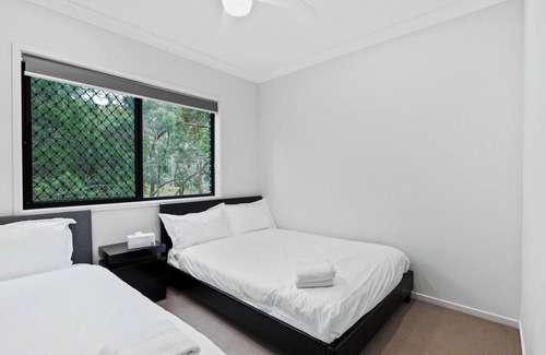 Park Ridge House | Modern and Cozy Family Home