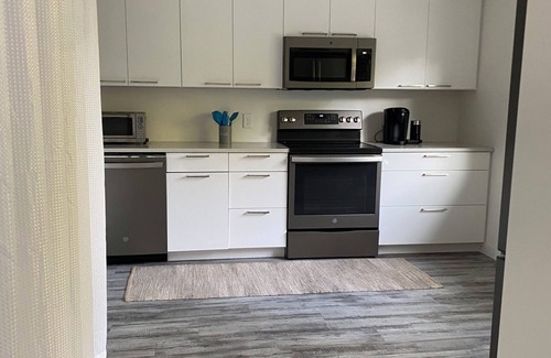 Duluth Cottage | Modern and cozy home near UMD. Dog Friendly!