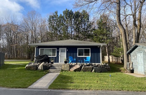 Duluth Cottage | Modern and cozy home near UMD. Dog Friendly!