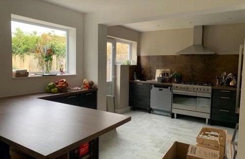 Abingdon Apartment | Modern and Cozy Retreat in Abingdon - Oxford- Sleeps 4 in a Quiet Location